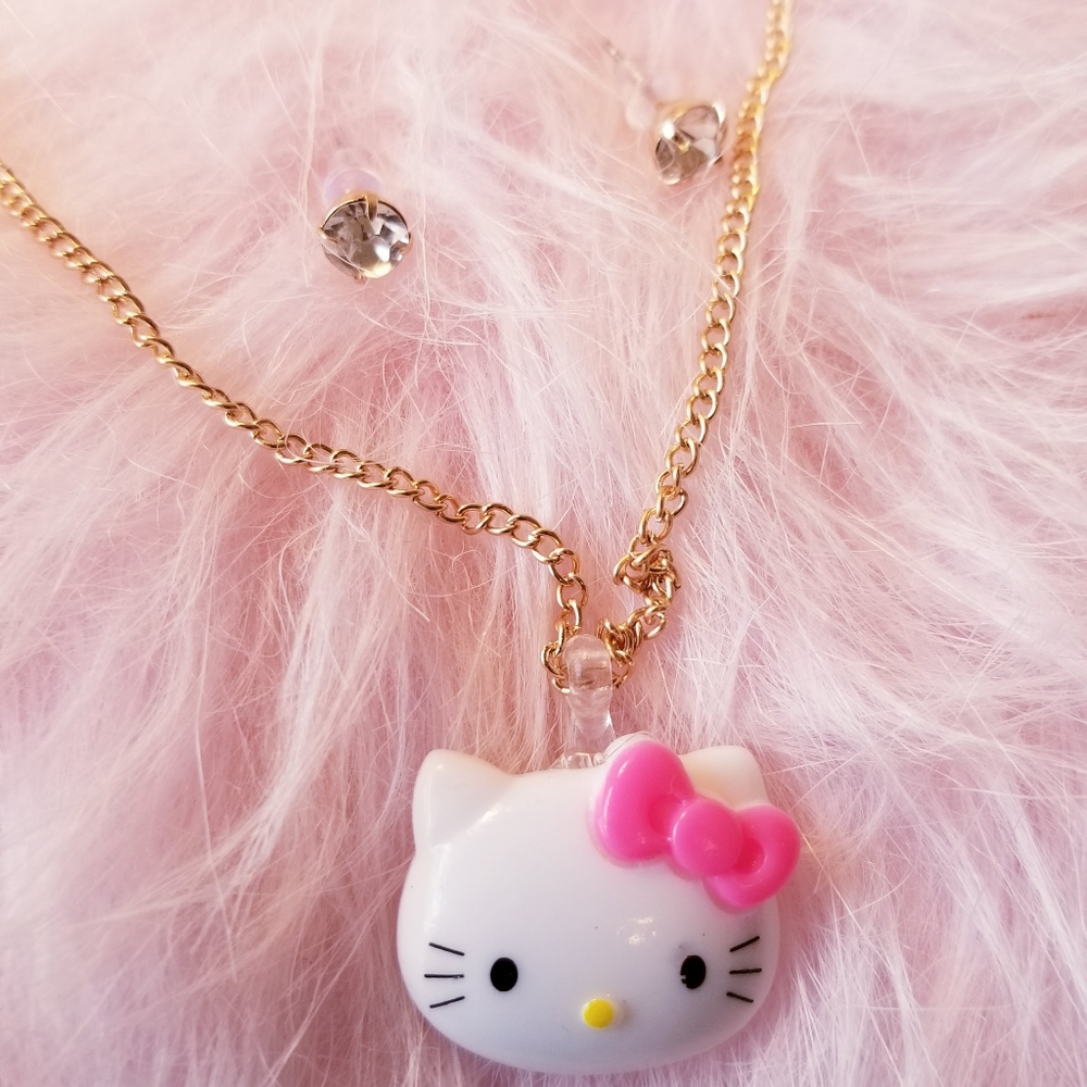 Hello Kitty Fashion Necklace Set with Earrings New